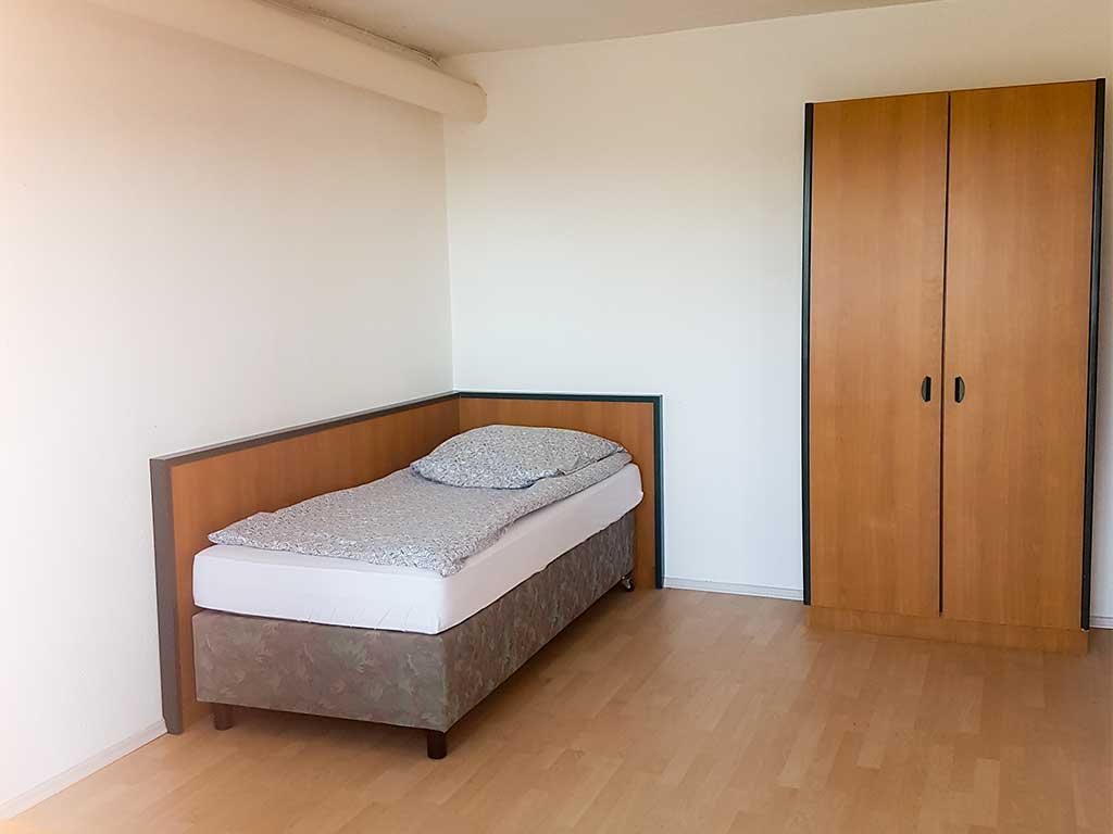 zimmer 1 neuenfelder faehrdeich 111 bett schrank